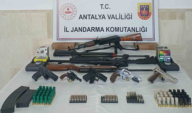 Antalya'da çok sayıda silah ve fişek ele geçirildi