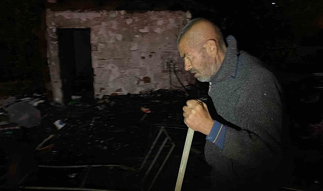 Antalya&#039;da metruk evde çıkan yangın, yaşlı adamı evsiz bıraktı