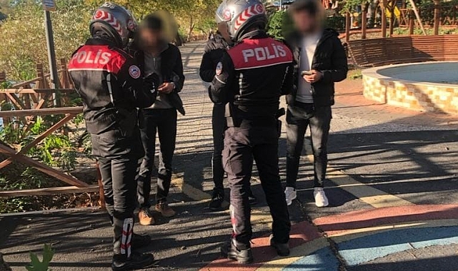 Antalya'da polis huzur uygulaması ve denetimler gerçekleştirdi