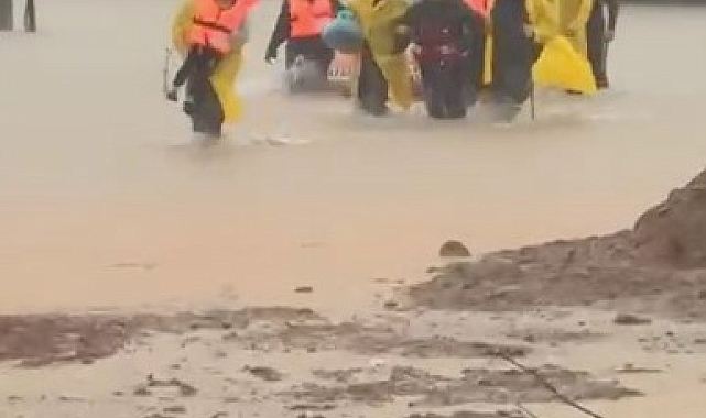 Antalya'da sel ve dolu seraları vurdu