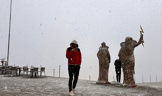 Antalya'ya mevsimin ilk karı düştü