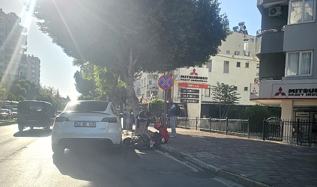 Araç ile motor kaza yaptı