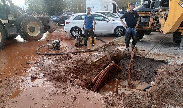 Asat'tan Hızlı Müdahale: Konyaaltı Caddesi’ndeki Su Arızası Giderildi