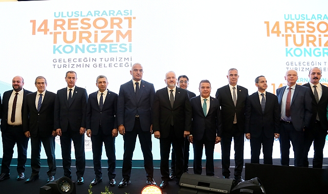 Bakan Ersoy: Turizmimizi deniz- kum- güneş üçgeninden çıkarıp, çeşitlendirdik