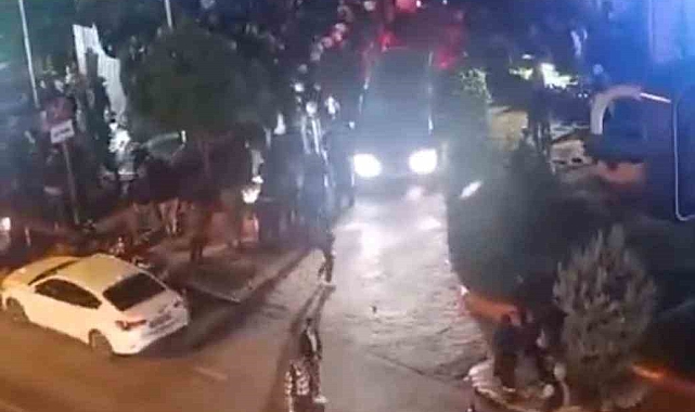 Başkan belediye binasından pazarcıların tepkileri arasında ayrıldı