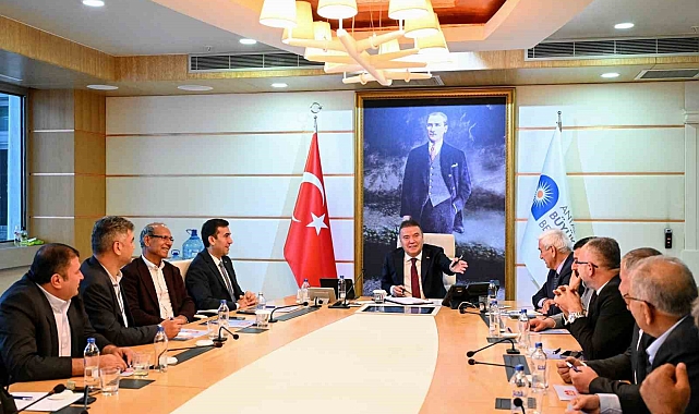 Başkan Böcek: "913 mahalle muhtarıyla uyum içinde güzel bir çalışma dönemi geçireceğiz"