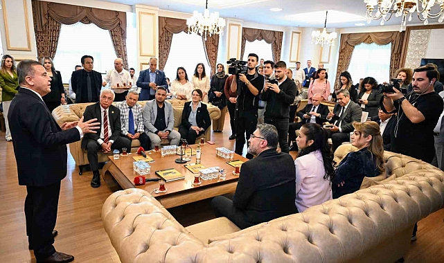 Başkan Böcek: "Serik'in 66 mahallesinde yapılması gereken hizmeti yapacağız"