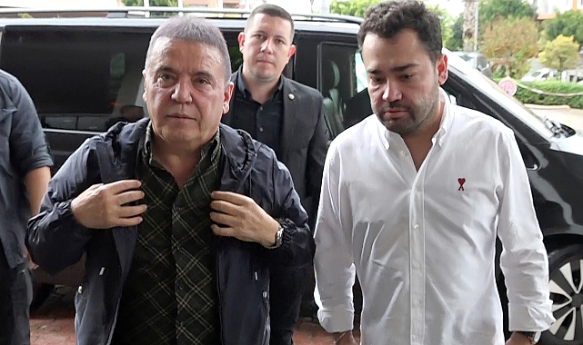 Başkan Böcek torunu Muhittin Aslan bebeği ziyaret etti