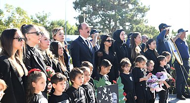 Başkan Kotan, Ata'yı çocuklarla birlikte andı