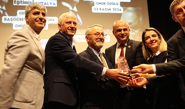 "Başöğretmen Atatürk Onur Ödülü" Prof. Dr. Naci Görür'e teslim edildi