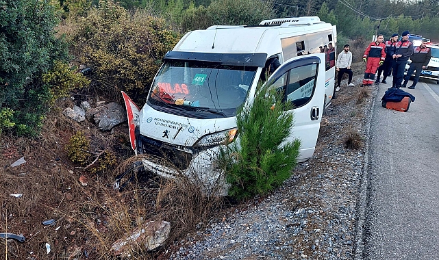 Bodrum'da yolcu minibüsü, şarampole düştü: 8 yaralı