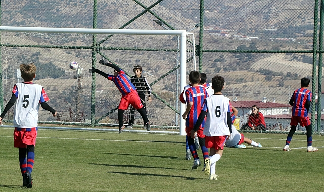 Burdur'da çocuk futbolu şenliği