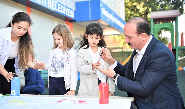 Çocuk Hakları Günü'nde çocuklarla bir araya geldi