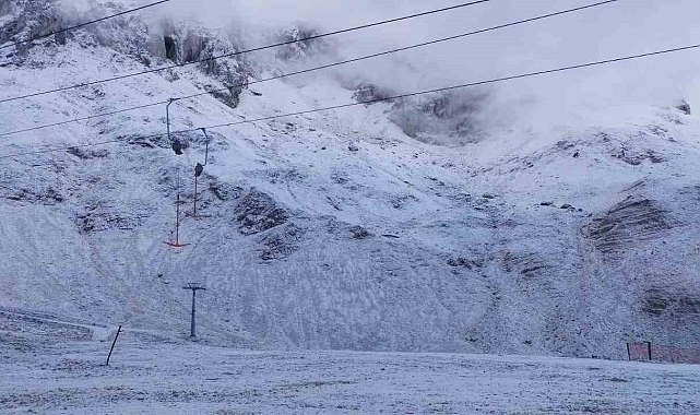 Davraz Kayak Merkezi sezona hazırlanıyor: İlk kar zirveye düştü