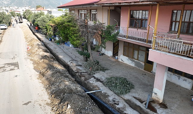 Demre Beymelek'in içme suyu hatları yenileniyor