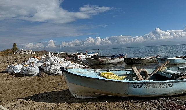 Eğirdir Gölü'nde tehlike çanları: Suyun seviyesi ortalama 4 metreye kadar düştü