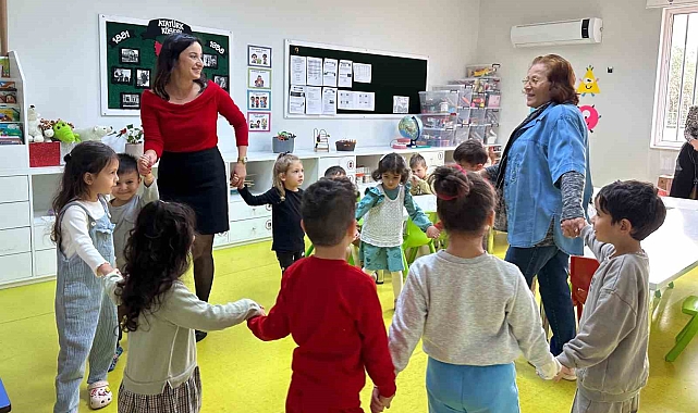 Emekli öğretmenlerden miniklere sıcacık sürpriz
