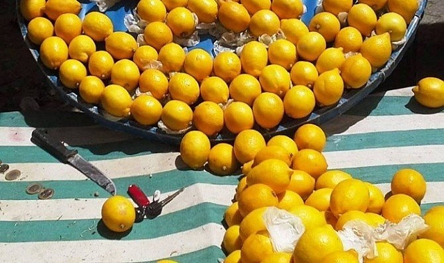 Esnaf Satamadığı Limonlarını Yere Döktü