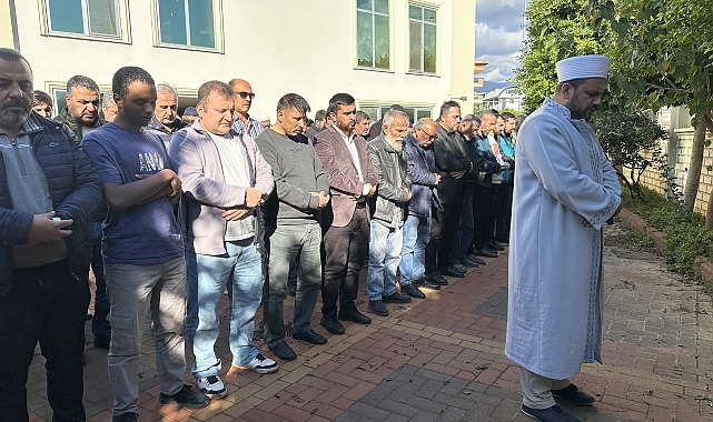 Filistin'de hayatını kaybedenler için gıyabi cenaze namazı