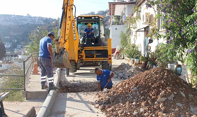 Finike Eski Mahallesi'nin kanalizasyon sorunu çözülüyor