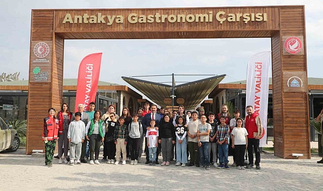 Gastronomi çarşısı 'Yüreğimizdeki Işık' projesi kapsamında depremzede çocukları ağırladı