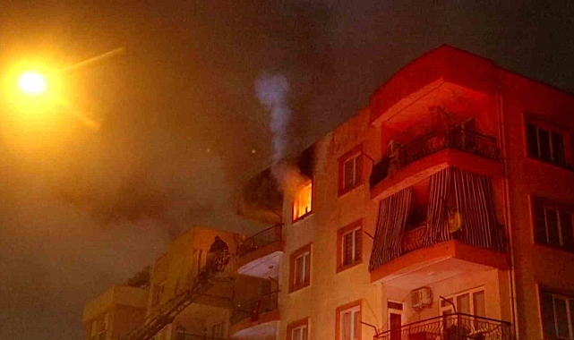 Gece saatlerinde çıkan yangın korku dolu anlar yaşattı