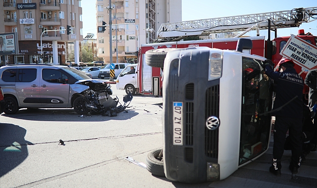 Hatalı dönüş kazası: 3 yaralı