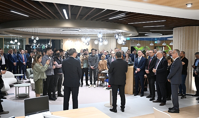 İş Bankası ilk turizm şubesini Antalya'da açtı