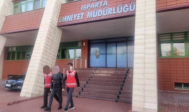 Isparta'da hırsızlık suçundan 18 yıl hapis cezası ile aranan şahıs yakalandı