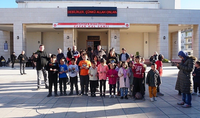 Isparta'da kuraklığa karşı minik eller semaya kalktı, çocuklar yağmur duası yaptı