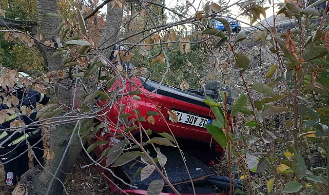 Isparta'da şarampole yuvarlanıp takla atan araçtan yaralanmadan çıktılar