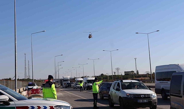 Jandarmanın havadaki gözü 'cayrokopter' ile otoyolda denetim