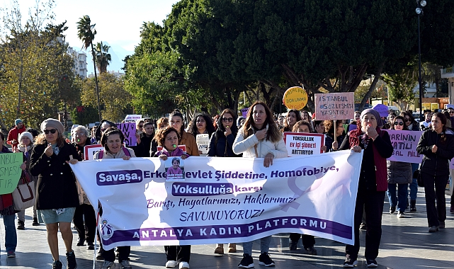 Kadınlardan şiddete karşı yürüyüş
