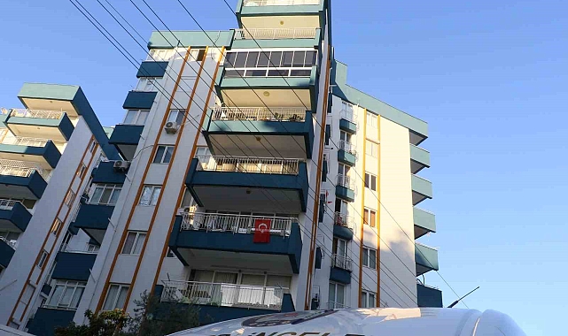 Kapı ve camları bantlayan 3 kardeş, oda içerisinde kömür yakarak hayatlarına son verdi