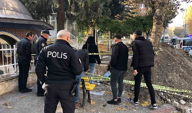 Kazılan yerden boş küp parçaları ve lahit çıktı