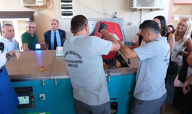 Kemer Belediyesi 'can dostlara' mama üretiyor