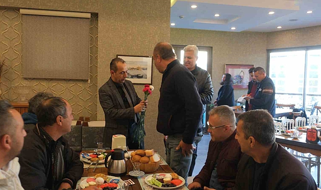 Kemer Belediyesi'nden şoförlere kahvaltı