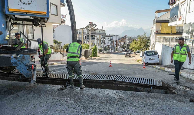 Kepez'de mazgallar vakumlu ekskavatörle temizleniyor