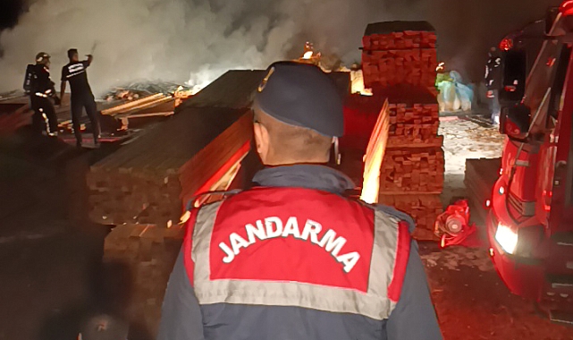 Kereste fabrikasında yangın