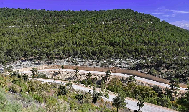 Kırsal mahallelerde yol genişletme çalışmaları sürüyor