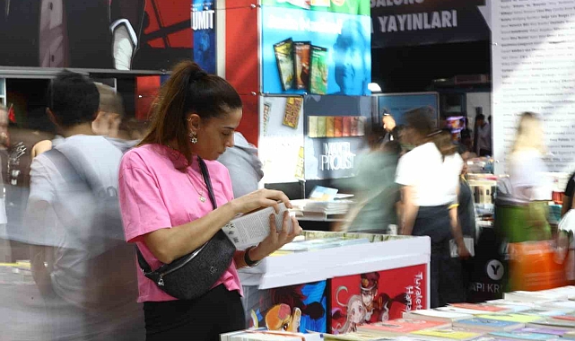 Kitap Fuarı'nda yerel yazarlar okurlarıyla buluşuyor