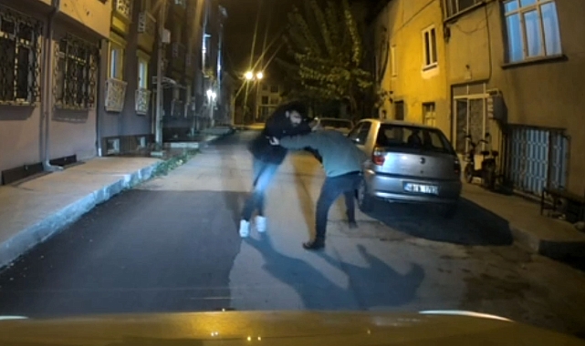 Kız arkadaşını indiremeyince taksiye zarar verip şoföre bıçakla saldıran şüpheli tutuklandı