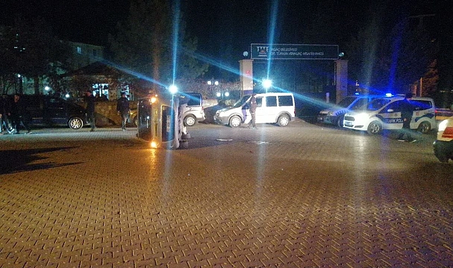 Kontrolden çıkan otomobil yan yattı: 2 yaralı