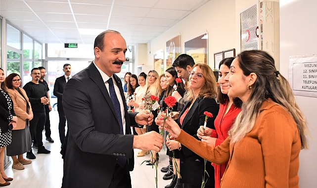Kotan'dan öğretmenlere karanfil