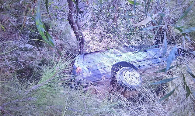 Manavgat'ta şarampole devrilen araç sürücüsü yaralandı