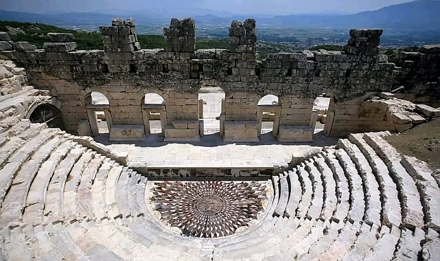 Medusa mozaiğinin üzeri kapatıldı