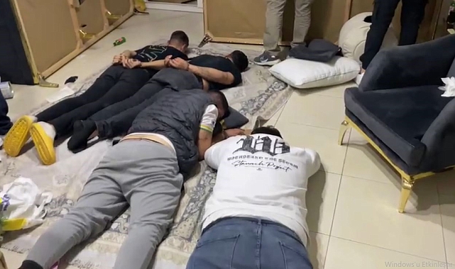 Mersin'de maskeler ve silahlar ele geçirildi: 4 gözaltı