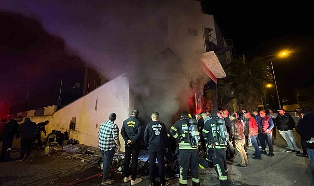 Mersin'de tekstil atölyesinde yangın: 4 işçi dumandan etkilendi