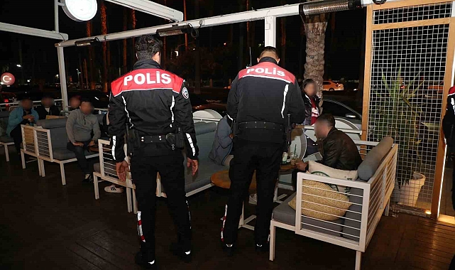 Mersin'de umuma açık iş yerleri denetlendi