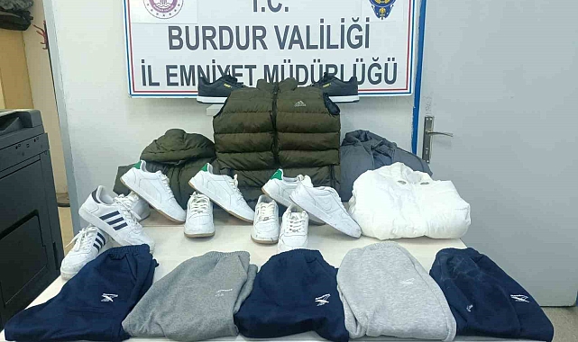 Pazar tezgahından kıyafet ve ayakkabı çalan 2 şüpheli tutuklandı